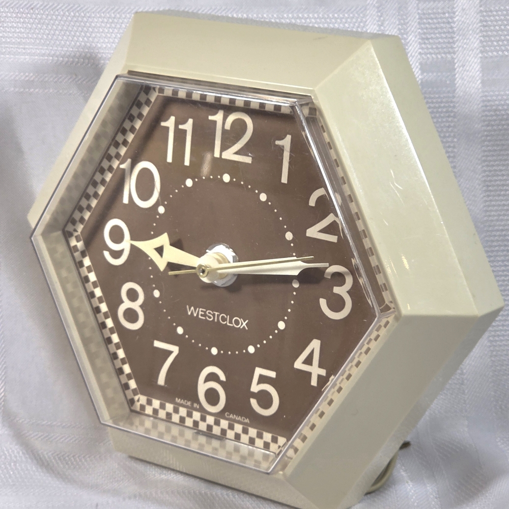0VTG Westclox Hexagon Electric Wall Clock Canada Cream/Brown 1970s - Picture 3 of 6